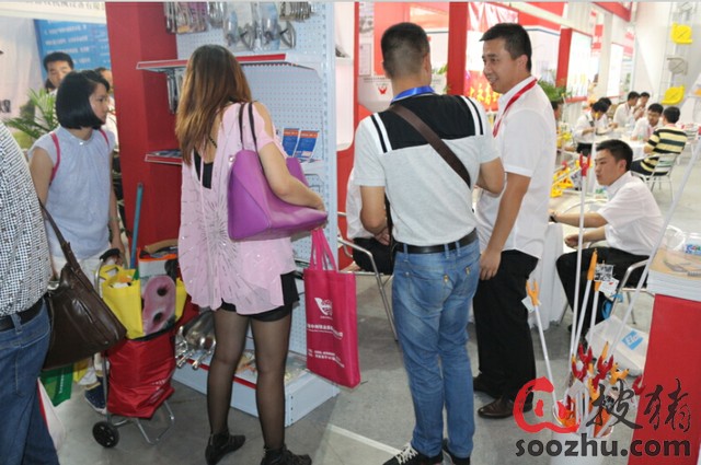 广州市永高农牧机械猪用喂料设备亮相重庆畜牧